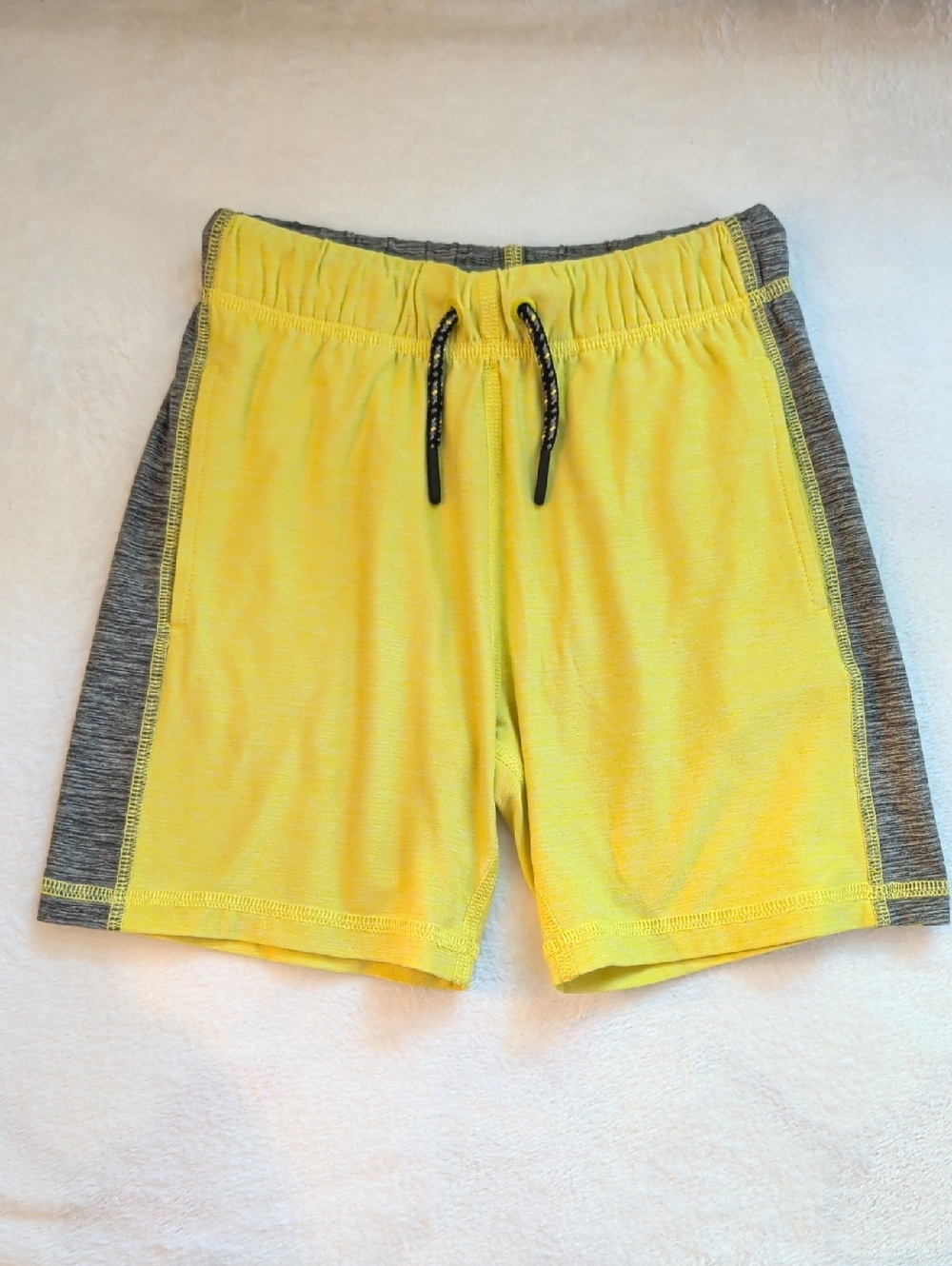 Hanna Andersson UV Active Yellow and Gray Toddler Shorts (a)